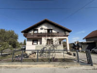 KUĆA S DVA STANA: NOVI ZAGREB (SV. KLARA) 217m2