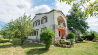 Kuća s dvije stambene jedinice i bazenom Tinjan