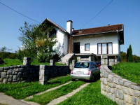 Kuća: Garešnica, masivna, komforna, garaža, velika parcela, lokacija!