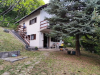 Okić, Gonjeva- samostojeća katnica  okružena zelenilom !