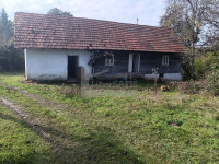 Karlovac/Vojnić/Krstinja/Kuća, gospodarske zgrade + 39.475 m2 zemlje