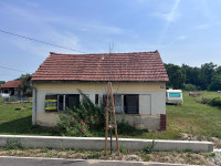Kuća:Jakovlje,65.00m2 za rušenje+gospodarska zgrada 46.m2-struja,voda.
