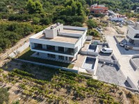 IZVRSNA PRILIKA: Luksuzna vila s bazenom u Kaštelu Sućurcu V9 i V10