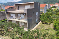 Kuća ,Kaštel Lukšić, poviše glavne kaštelanske ceste 450,000€