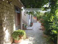 Kuća: Kaštel Stari, samostojeća, okućnica