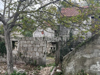 Kuća: Kaštela -Radošić, Dvije kamene kuće; 85.00 m2