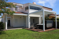 Vila s dva apartmana u K. Gajcu - 150 m od plaže s pogledom na more