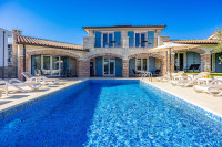 Dvije kuće Medulin, 348.78 m2 , bazeni, vrt, parking,....