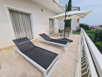 KUĆA UZ MORE, 5 APARTMANA!
