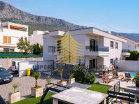 Kuća, Najam, Kaštel Sućurac, 70m2, Samostojeća