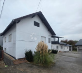 Kuća za najam, tri odvojene jedinice, kapacitet 14 osoba – moderna i u