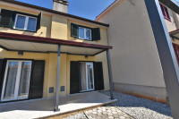 Kuća u nizu - 2 km do mora