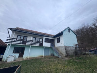 Kuća sa okućnicom i gospodarskom zgradom