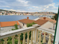 Kuća s okućnicom u Malom Lošinju, 2. red od mora, 200m2+390m2
