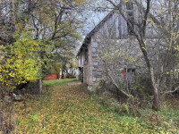 KUĆA I POMOĆNI OBJEKTI NA 10000M2 ZEMLJIŠTA POTOK I RIJEKA