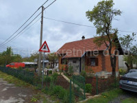 Kuća sa pomoćnim objektom u mjestu Donji Lapac