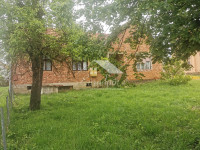Kuća sa pomoćnim objektom i voćnjakom u Stubičkoj Slatini