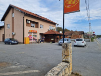 Kuća sa poslovnim prostorom