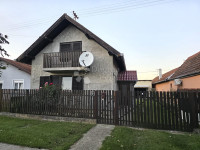 Kuća s potencijalom i bogatom okućnicom - Garčin,Trnjani