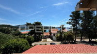 Kuća s potencijalom –  Uvala Gradina, 100 m od mora, Vela Luka