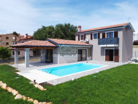 Kuća sa prepoznatljivim istarskim detaljima i prelijepim pogledom na m