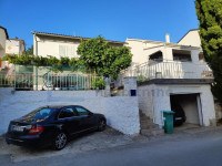Kuća PRODAJA 260 m2, 2 apartmana, terasa, parking, garaža, 50 m od mor