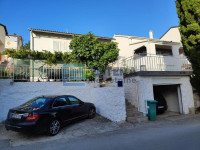 Kuća PRODAJA 260 m2, 2 apartmana, terasa, parking, garaža, 50 m od mor