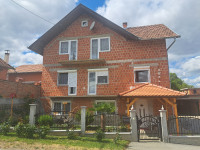 Prodajem kuću u Eminovcima 270m2, udaljenu od centra Požege 5 km!!!!