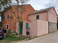 KUĆA ZA RENOVACIJU, 300 M DO MORA