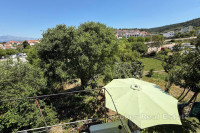 Kuća za renovaciju na prostranom zemljištu