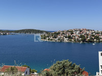 Kuća: ROGOZNICA -Apartmantska kuća s prekrasnim pogledom na more
