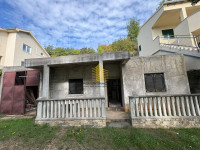 KUĆA ZA RUŠENJE, 15 METARA OD MORA, PRILIKA ZA INVESTICIJU