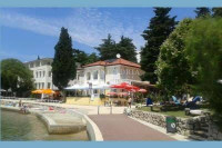 KUĆA S RESTORANOM NA SAMOJ PLAŽI