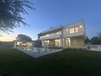 Kuća: Smoljanci, katnica, 208,0 m2 završena, namještena i opremljena