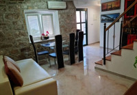 Cijela kuća za dugoročan najam 30 000 €/godišnje.