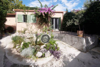 SPLIT, KOMPLETNO RENOVIRANA MANJA KUĆA, PARKING