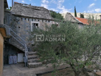 Kuća: Srinjine, Kamena kuća s manjim dvorom za adaptaciju 85.00 m2