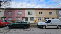Kuća-stan, objekt u nizu, 3 sobe, 69 m2, vrt, garaža, Bosutsko
