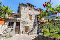 Split , kuća u starom dijelu grada površine 105 m2 s dvorištem površin