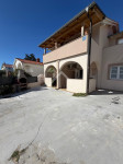 Kuća sa tri apartmana, centar Vira - Vir