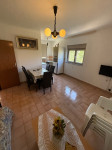 Kuća s tri apartmana i pogledom na more