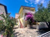 Kuća s tri apartmana – Privlaka (Sabunike), 450 m od mora