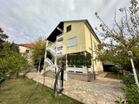 KUĆA S TRI STAMBENE JEDINICE I POSLOVNIM PROSTOROM NA BILOM BRIGU, ZAD