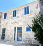 Kuća s tri stana, Korčula