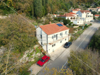 Kuća sa turističkim potencijalom u blizini plaže Pasjače, Popovići