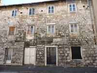 .::: Kuća s velikim potencijalom :::.
