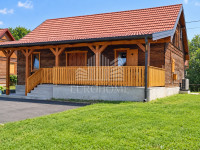Autohtona drvena kuća sa velikom parcelom 6,000m2