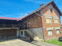 Kuća s velikom okućnicom 530 m² u Pakracu – mir, priroda i odlična pov