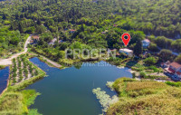 Kuća uz jezero s velikom okućnicom - Blizu Blaca