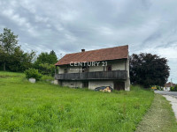 Kuća sa velikom parcelom na ulazu u Novi Marof